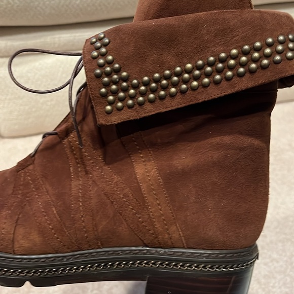 Stuart Weitzman SZ10 walnut suede bootie excellent condition - Picture 7 of 14